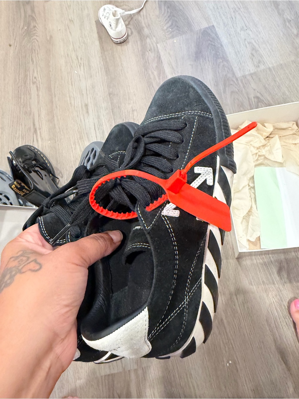 Off-white vulcanized Black Suede Low-Top Sneakers with White Arrow Accent - Picture 4 of 6